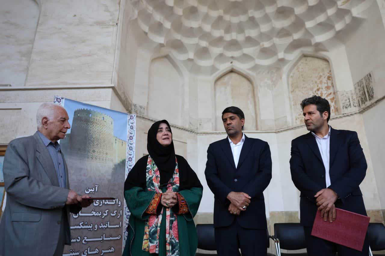 ارگ کریم خانی در شیراز میزبان اساتید و پیشکسوتان صنایع دستی وهنرهای سنتی فارس شد