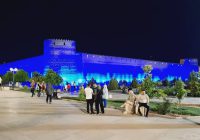 نورپردازی المان‌های شهری شیراز با رنگ آبی در ماه جهانی اتیسم