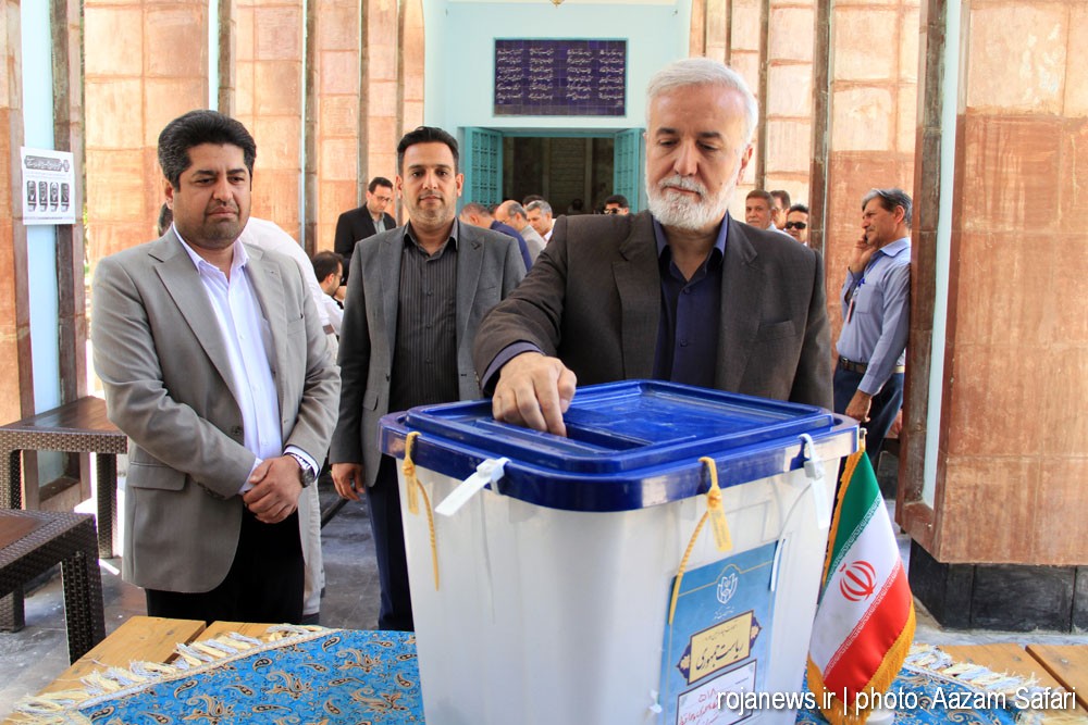 حضور پرشور مردم شیراز در پای صندوق های رای